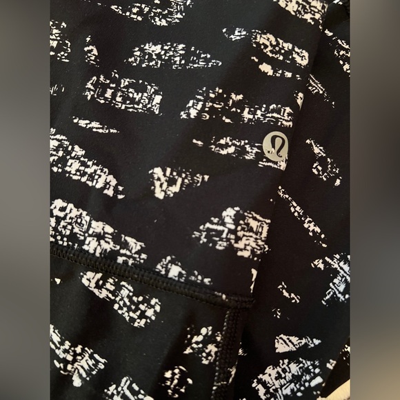 Lululemon Black and White Women's leggings, size 10 Like new - Picture 8 of 12